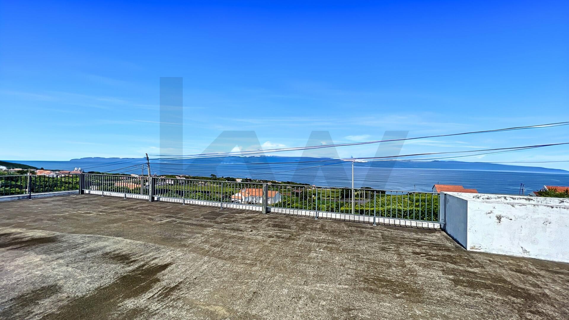 Commercial Building with Atlantic Views and Expansion Potential - Prainha, Pico Island